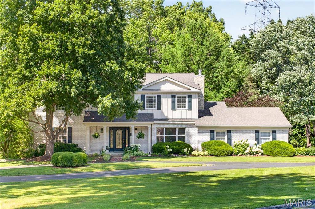 13231 Thornhill DR, Town And Country, MO 63131