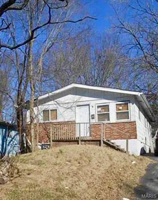 10246 Count DR, St Louis, MO 63136