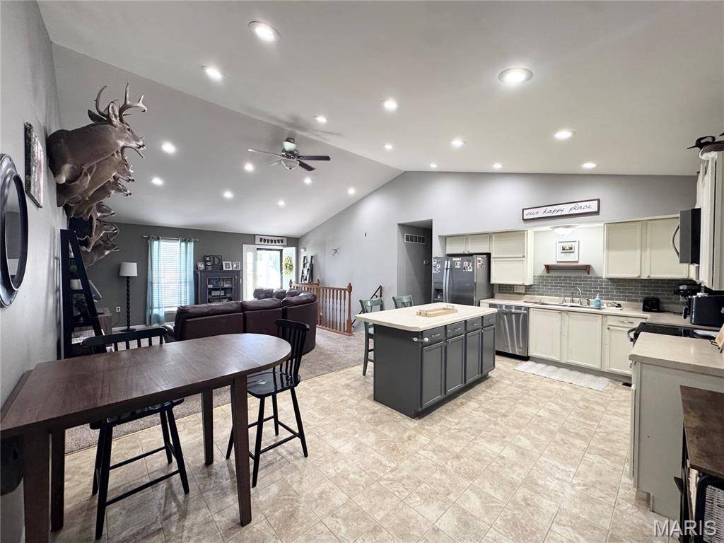 17 S 14th ST, Bowling Green, MO 63334