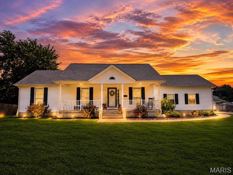 17 S 14th ST, Bowling Green, MO 63334