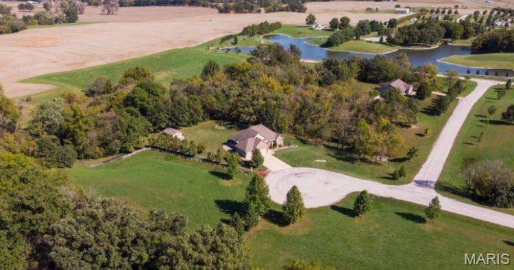 751 Lienzengen Lane, Greenville, IL 62246