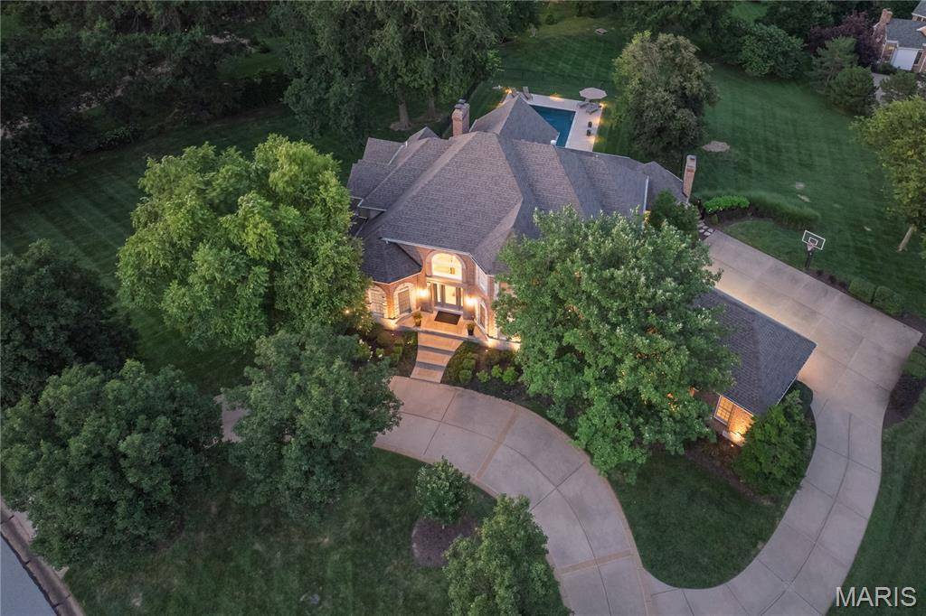 2900 Trafalgar DR, Town And Country, MO 63131