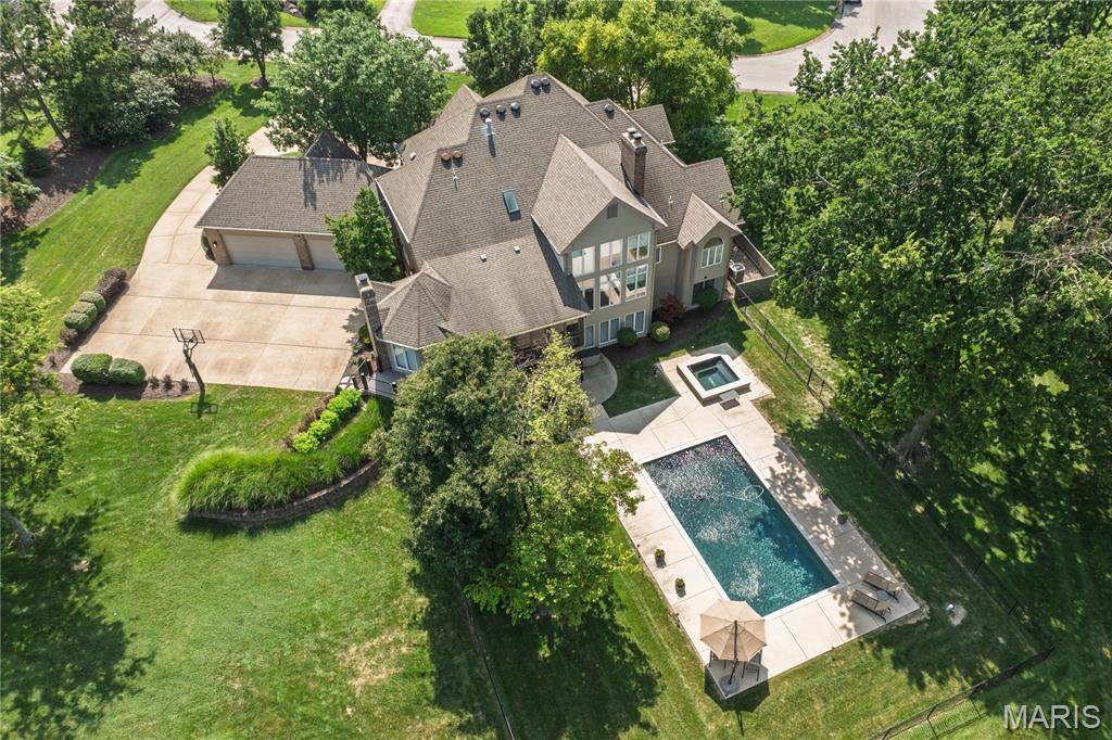 2900 Trafalgar DR, Town And Country, MO 63131