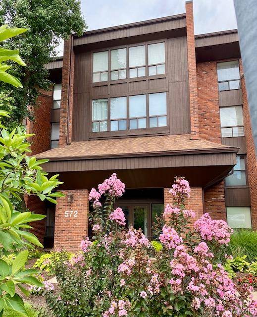 572 Coeur De Royale DR #301, Creve Coeur, MO 63141