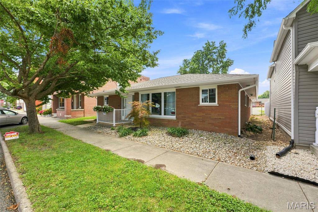 1212 Main St, Highland, IL 62249