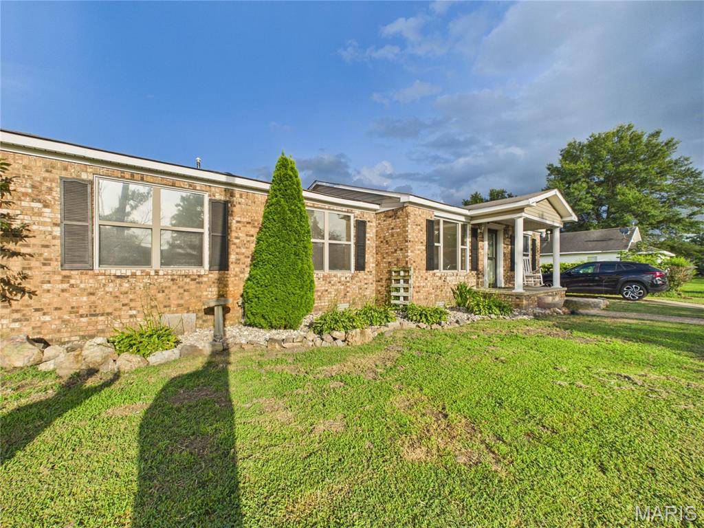 404 N Main ST, Gideon, MO 63848