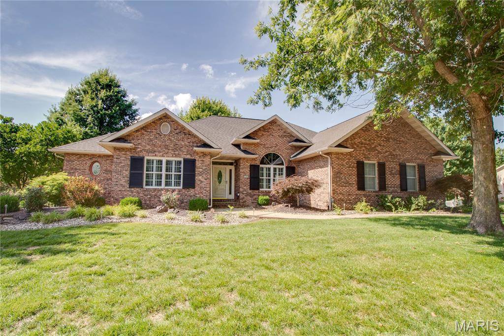1400 White Oak TRL, Godfrey, IL 62035