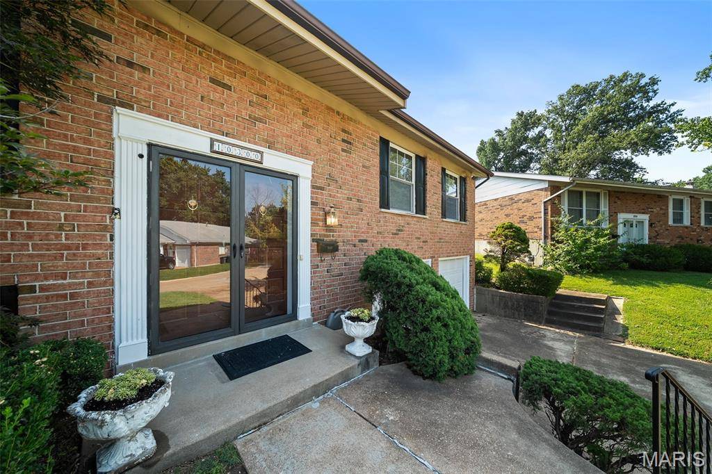 10300 Parkman DR, St Louis, MO 63123