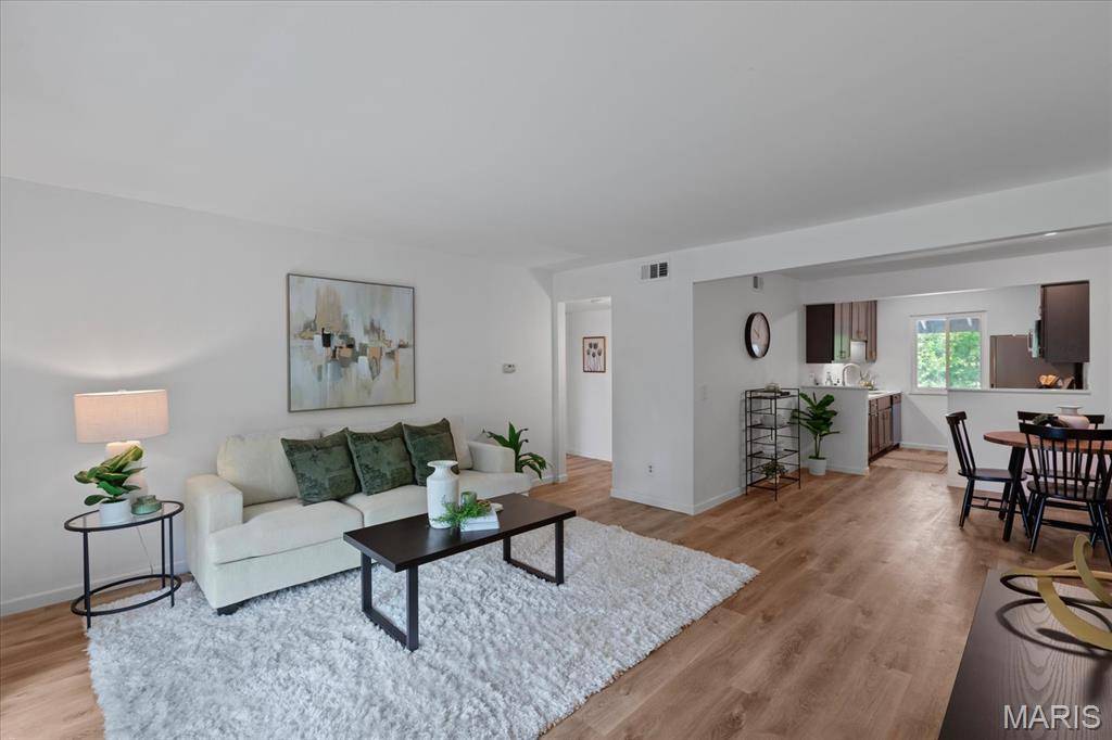 1733 Gascony Parc DR #1733, Lake St Louis, MO 63367