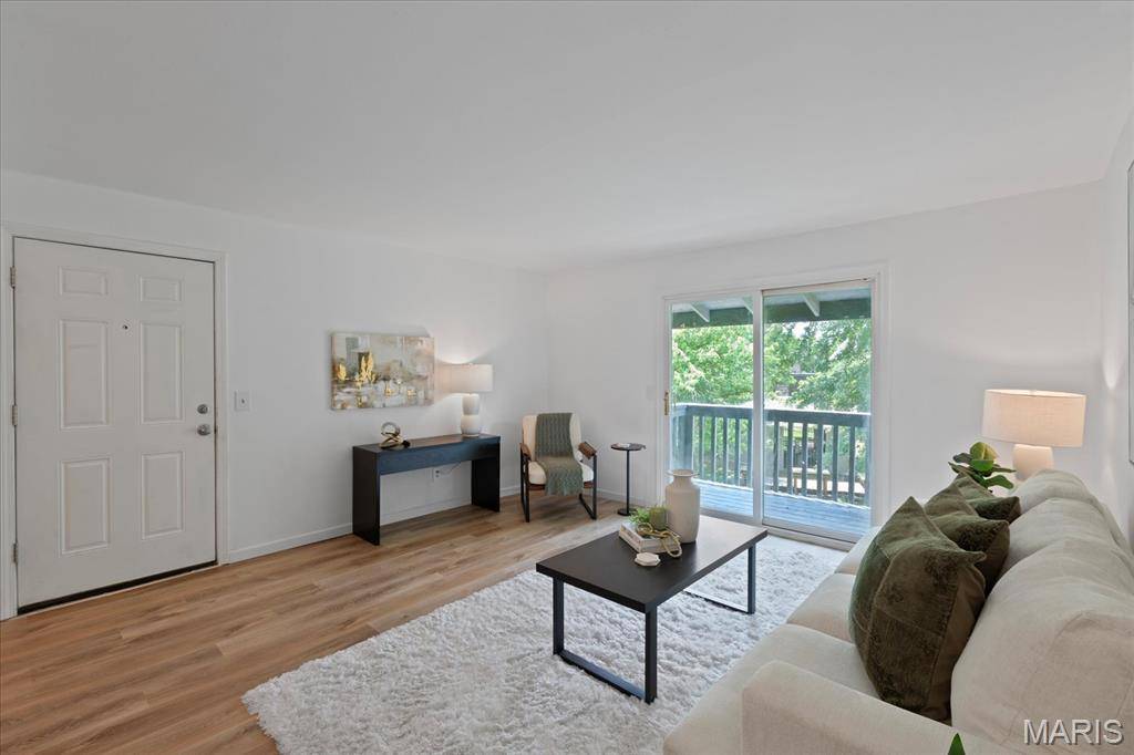1733 Gascony Parc DR #1733, Lake St Louis, MO 63367