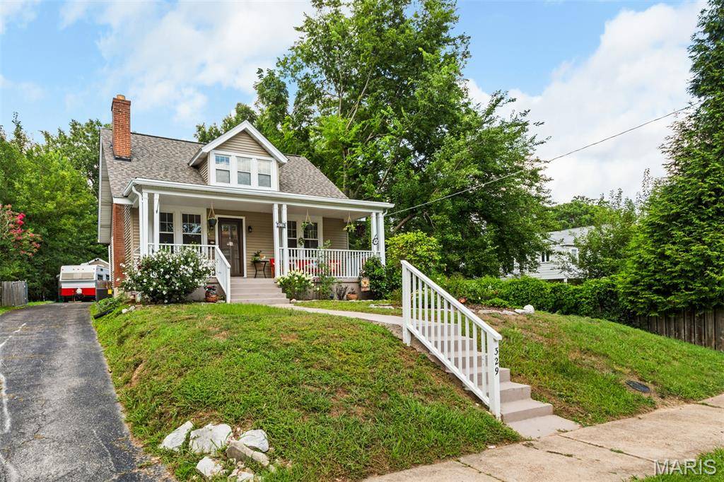 329 Stark CT, Webster Groves, MO 63119