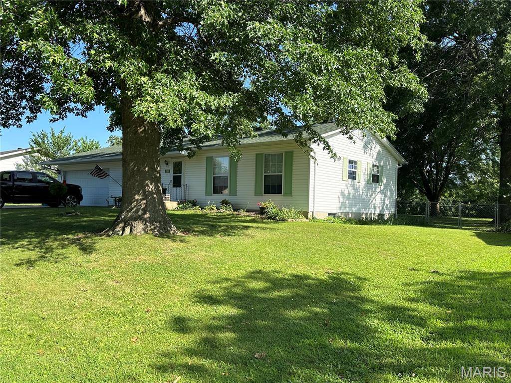 1786 Southridge LN, Owensville, MO 65066