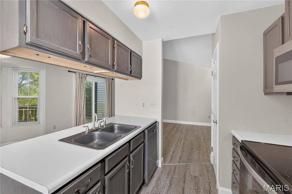 148 Old Buggy CT, St Peters, MO 63304