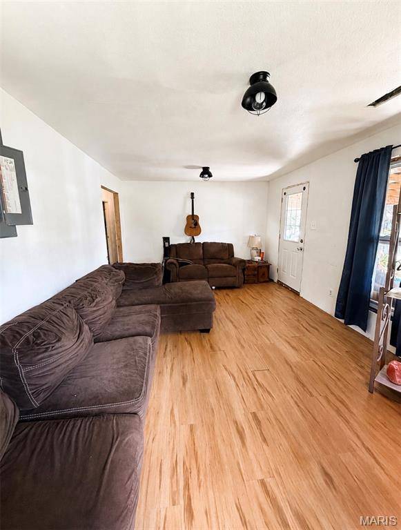 1023 Thomasville RD, Houston, MO 65483