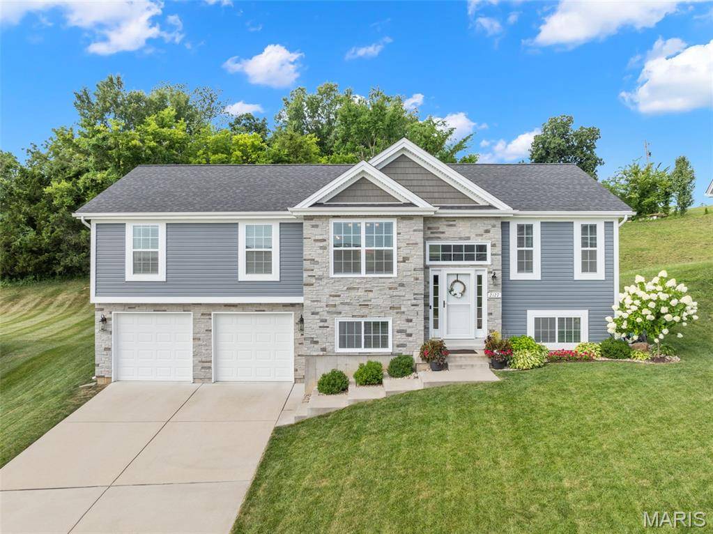 2127 Kuenzel DR, Washington, MO 63090