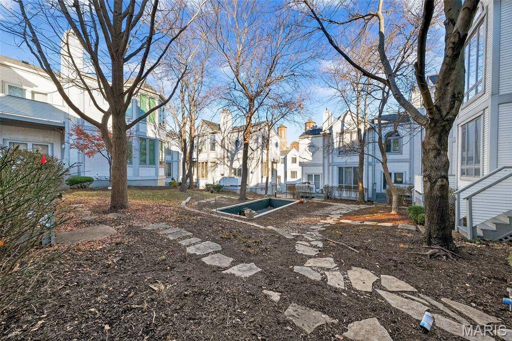 28 Columbus Square DR, St Louis, MO 63101