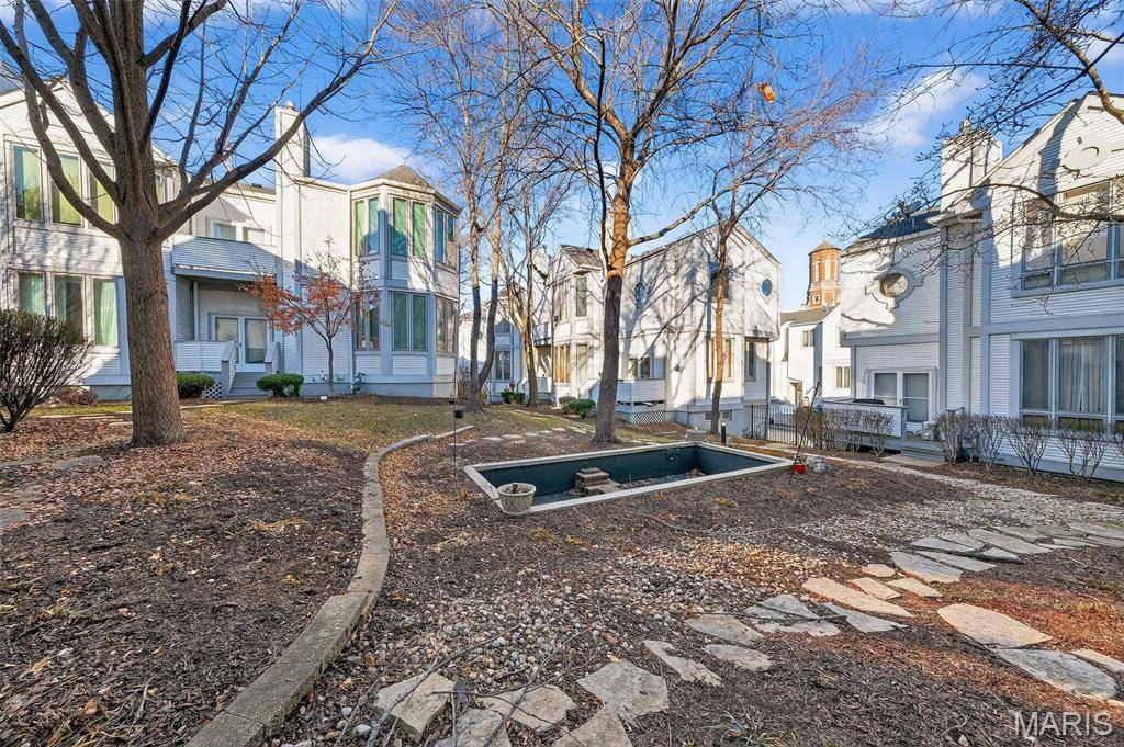 28 Columbus Square DR, St Louis, MO 63101