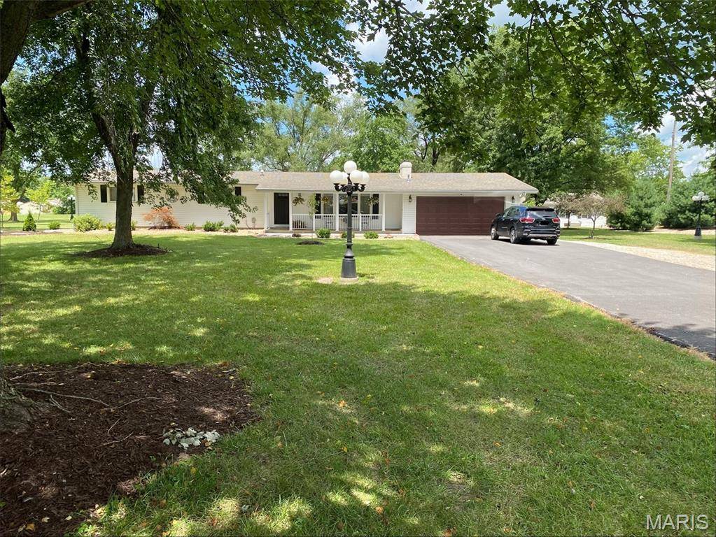 197 New Douglas AVE, Sorento, IL 62086
