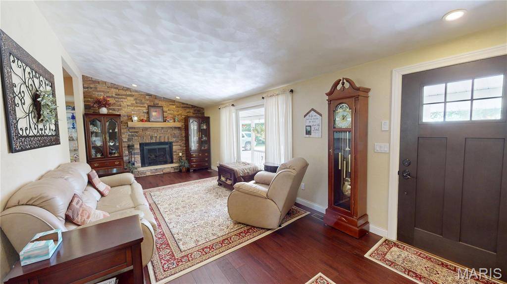 197 New Douglas AVE, Sorento, IL 62086