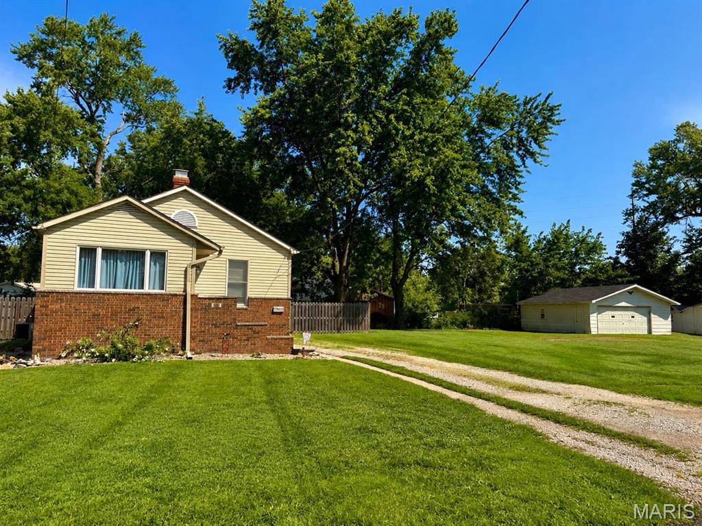 411 E CHESTNUT, Gillespie, IL 62033