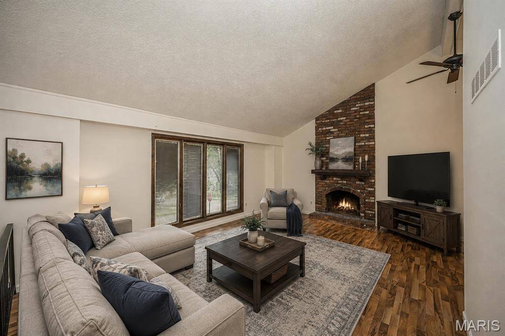 737 Country Heights CT, Manchester, MO 63021