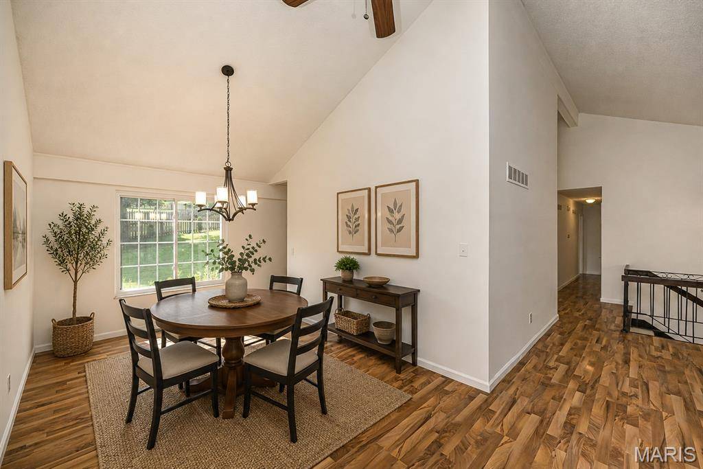 737 Country Heights CT, Manchester, MO 63021