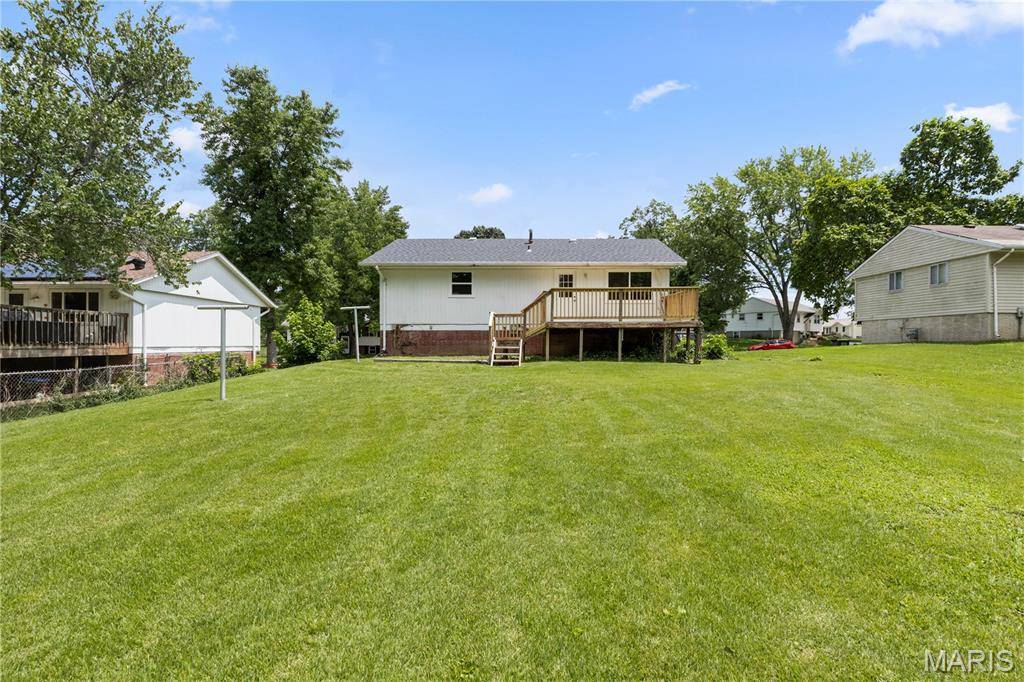 5702 Sir Galahad LN, Godfrey, IL 62035