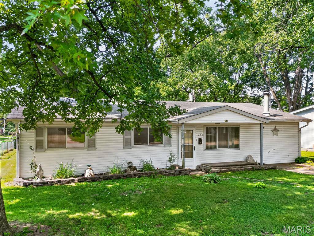 1230 Flicker DR, Florissant, MO 63031