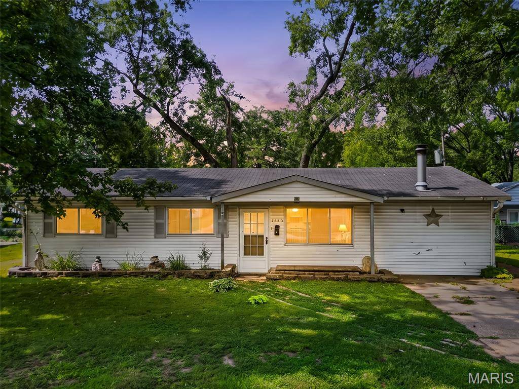 1230 Flicker DR, Florissant, MO 63031