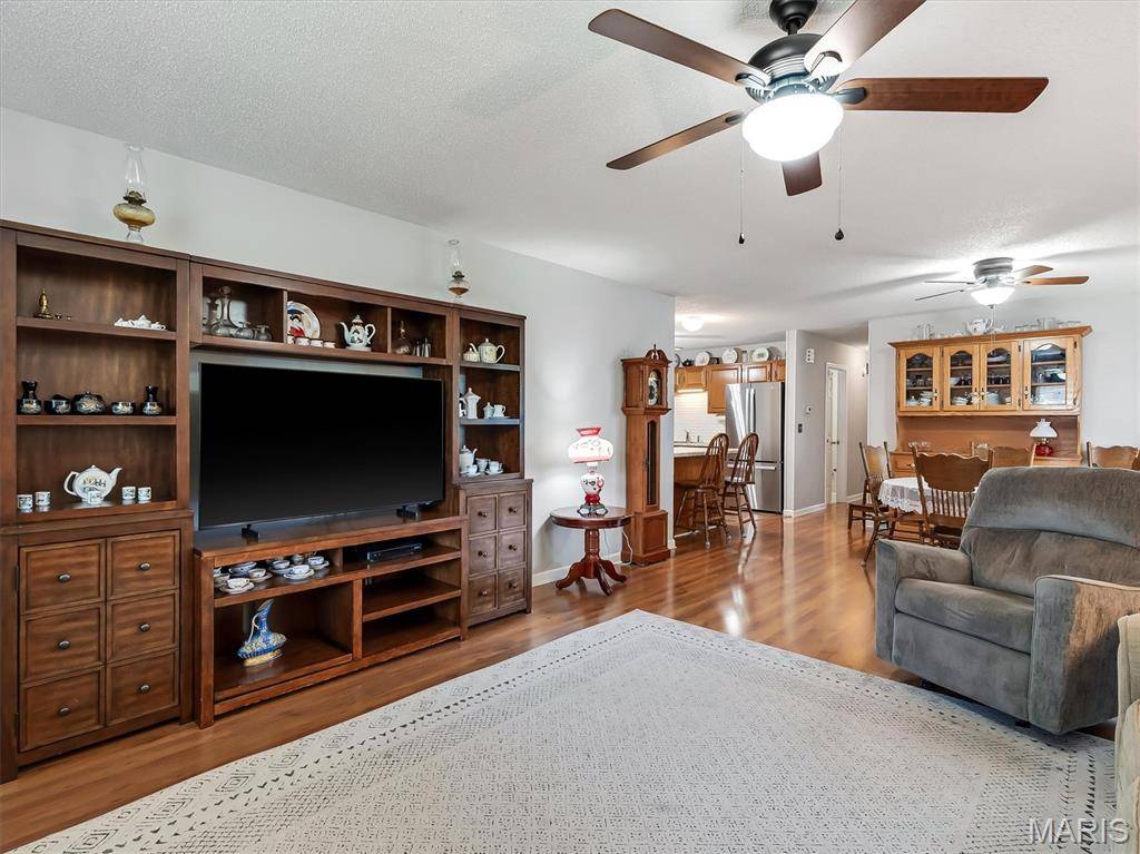 105 Wenona DR, Washington, MO 63090