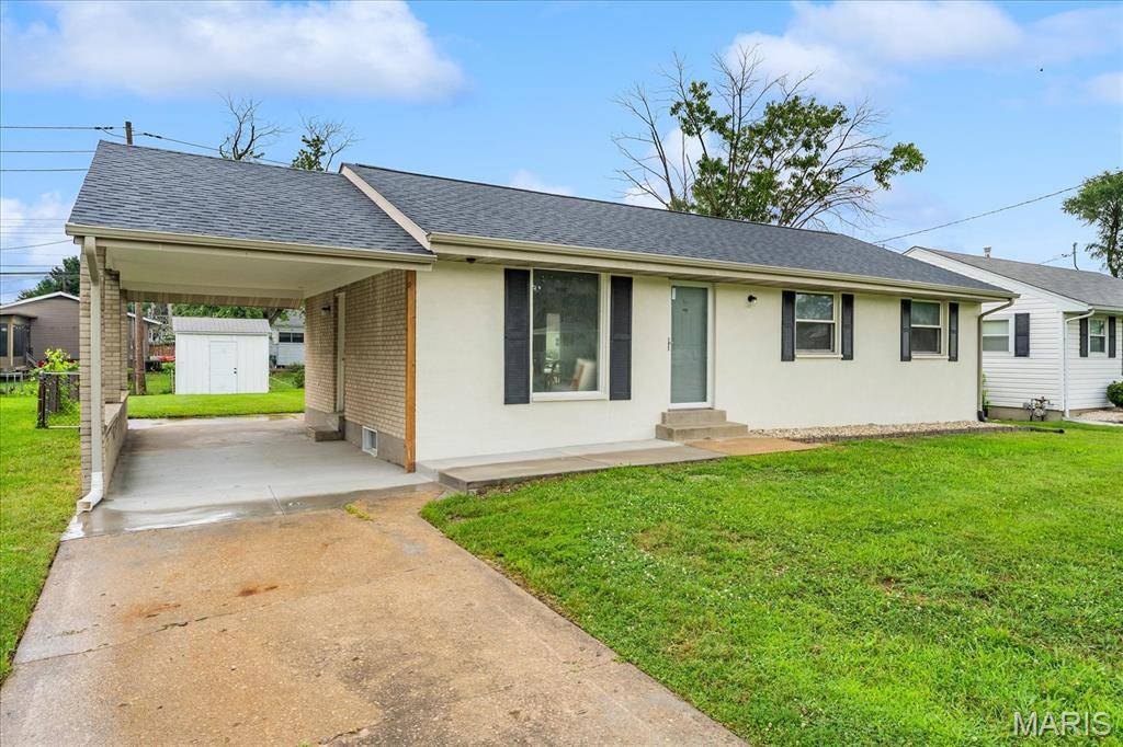 212 Briarwood DR, Granite City, IL 62040