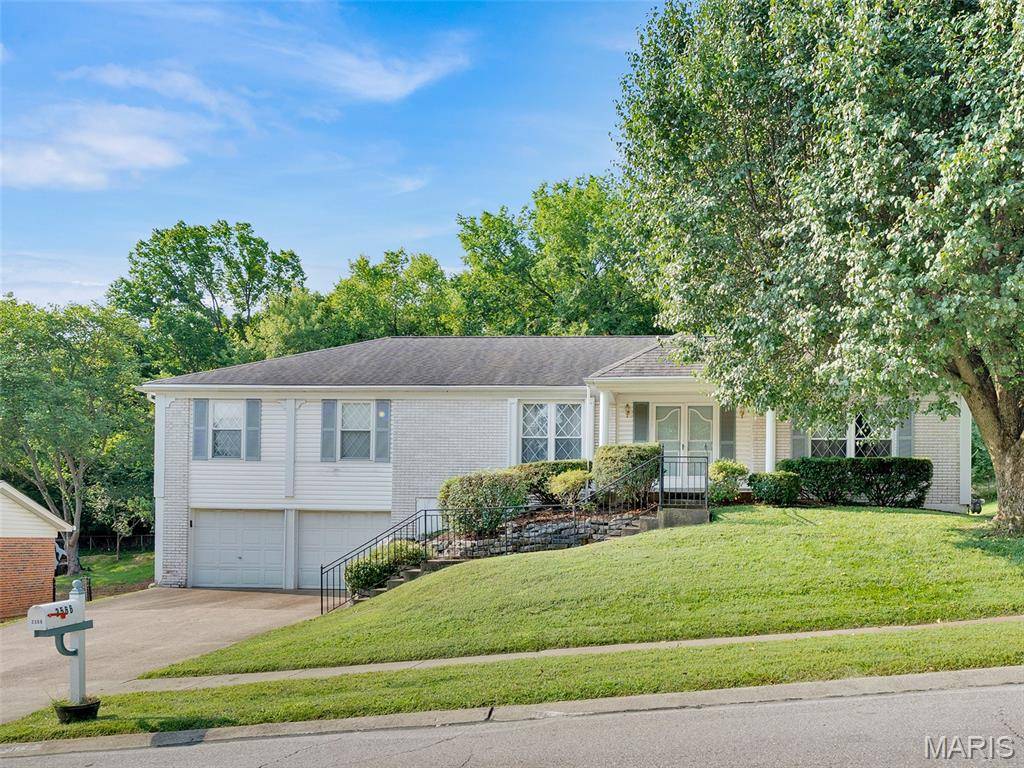 3566 Crowndun DR, St Louis, MO 63129