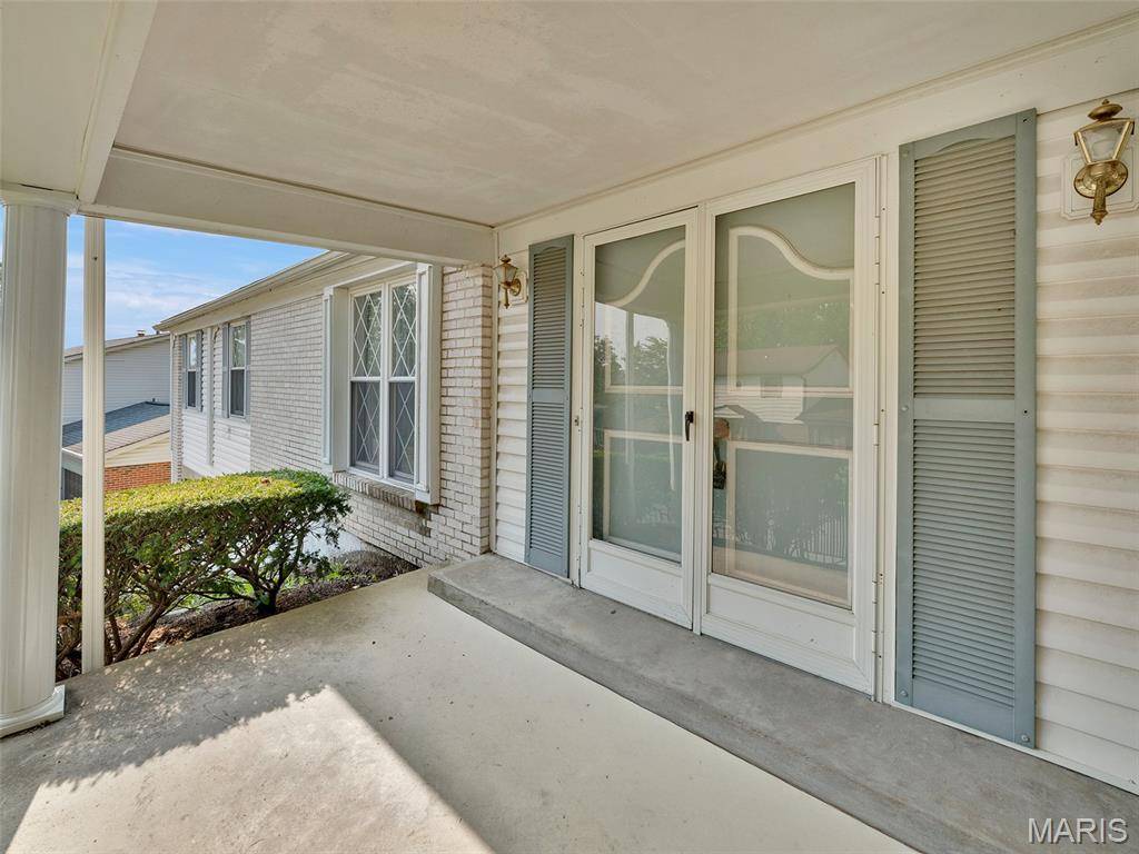 3566 Crowndun DR, St Louis, MO 63129