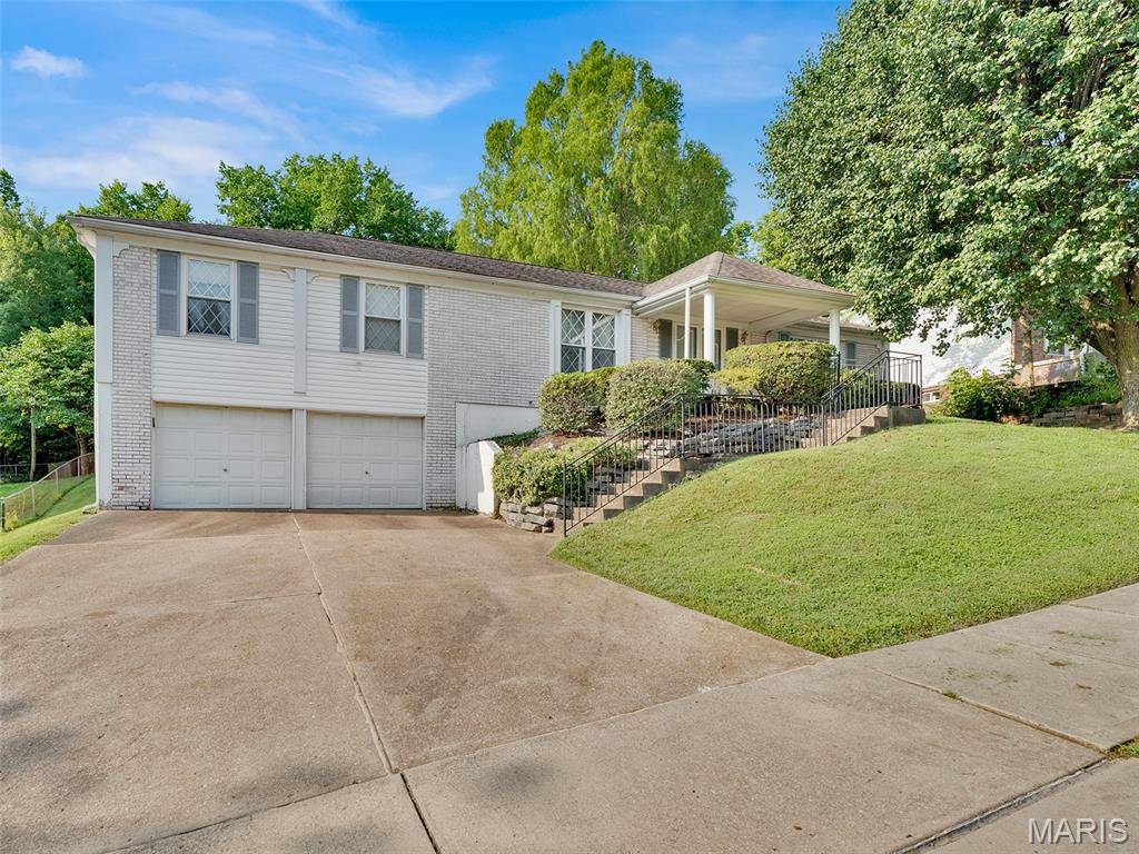 3566 Crowndun DR, St Louis, MO 63129