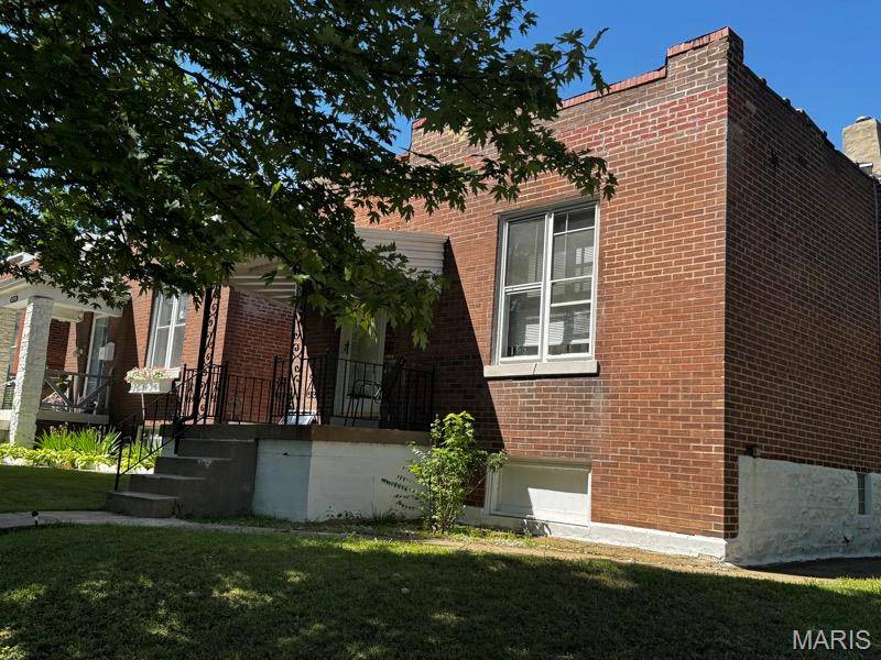 4133 Walsh ST, St Louis, MO 63116