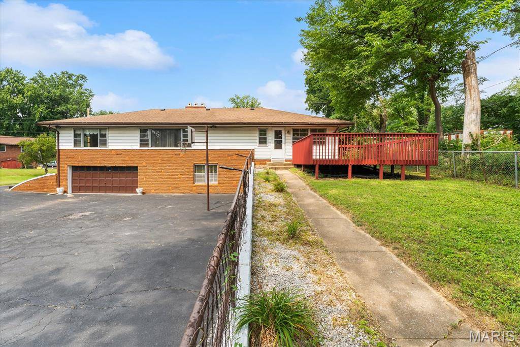 1 Debby LN, Belleville, IL 62223