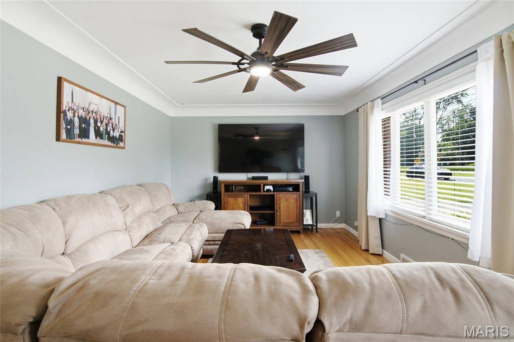 14 Circle DR, Fairview Heights, IL 62208