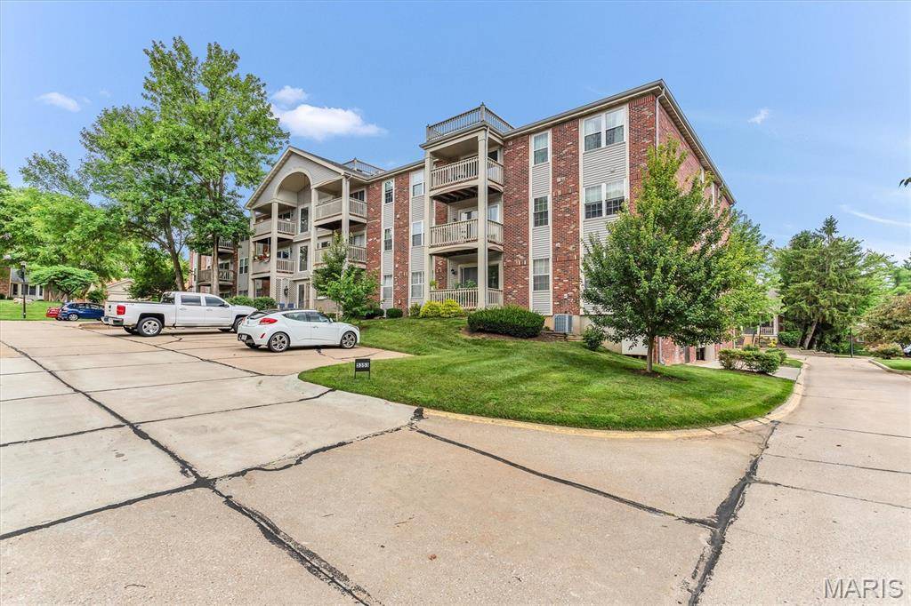 5353 N Kenrick Parke DR #205, St Louis, MO 63119