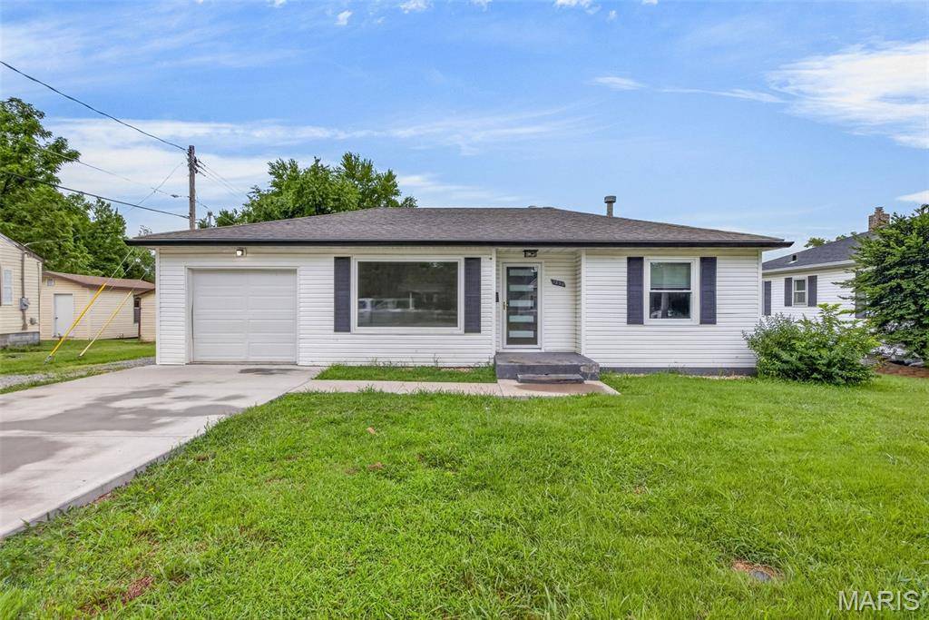 1206 N Washington ST, Farmington, MO 63640