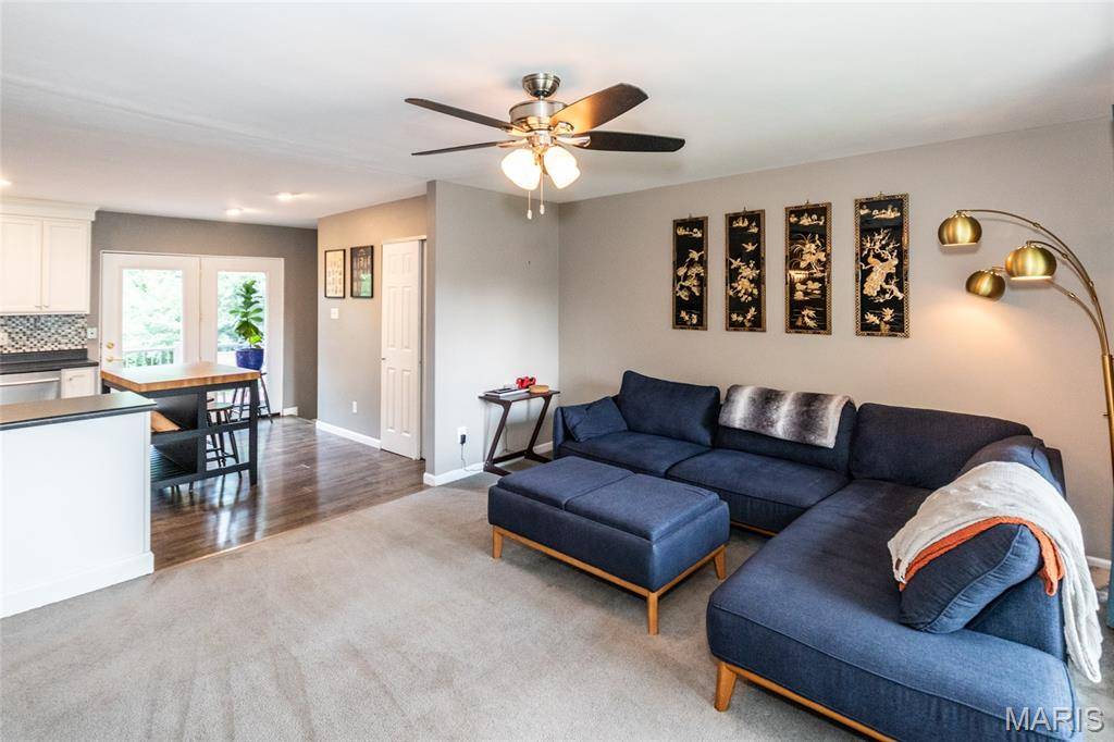 1215 Derbyshire DR, Ballwin, MO 63021