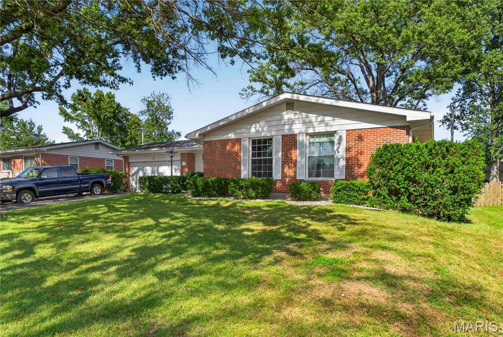 14010 Sunland DR, Florissant, MO 63034