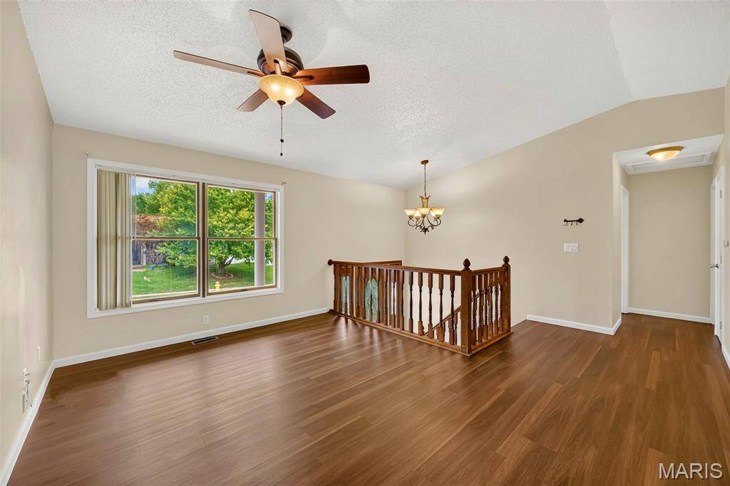 12115 Glenpark DR, Maryland Heights, MO 63043