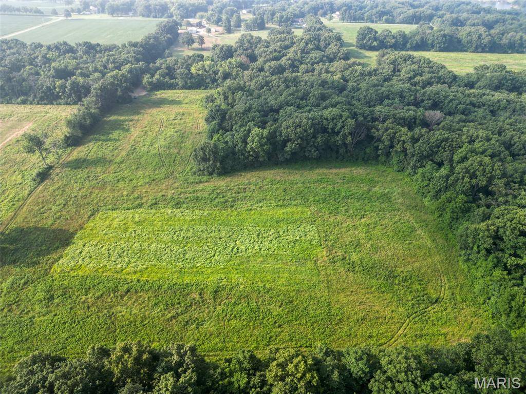 11 Lakecrest LN, Hillsboro, IL 62049