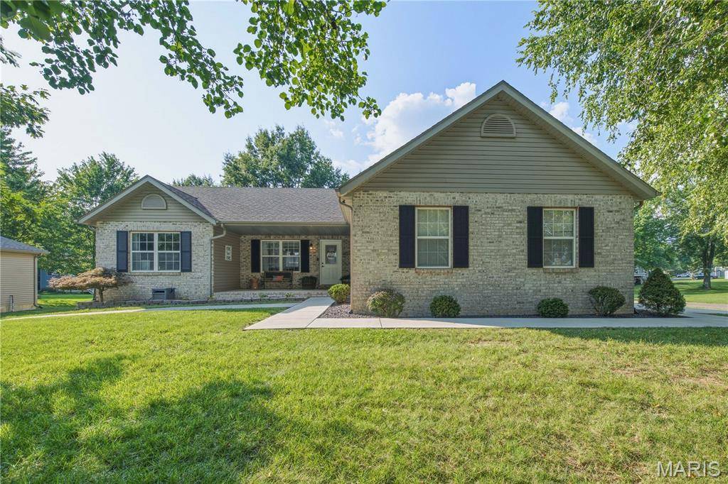 459 Tamarach DR, Edwardsville, IL 62025