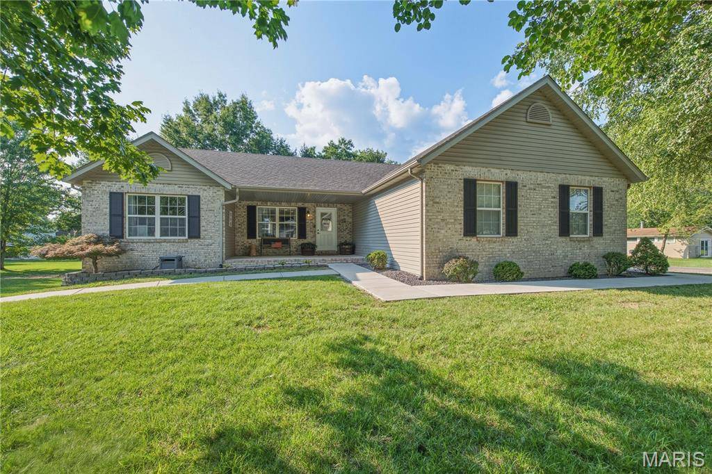459 Tamarach DR, Edwardsville, IL 62025