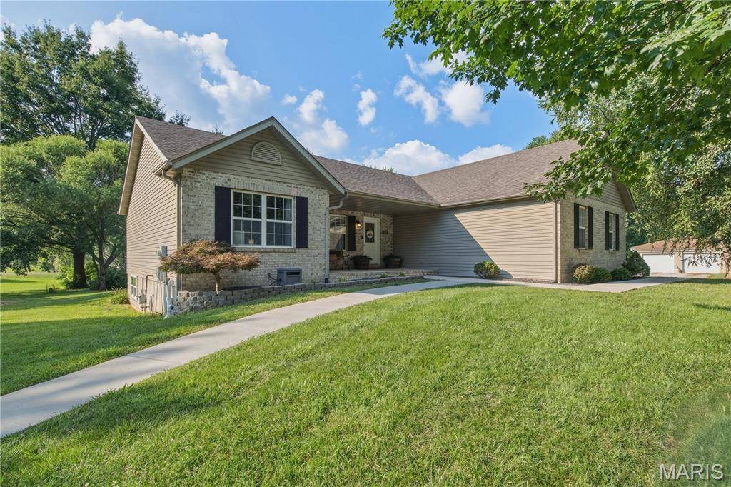 459 Tamarach DR, Edwardsville, IL 62025