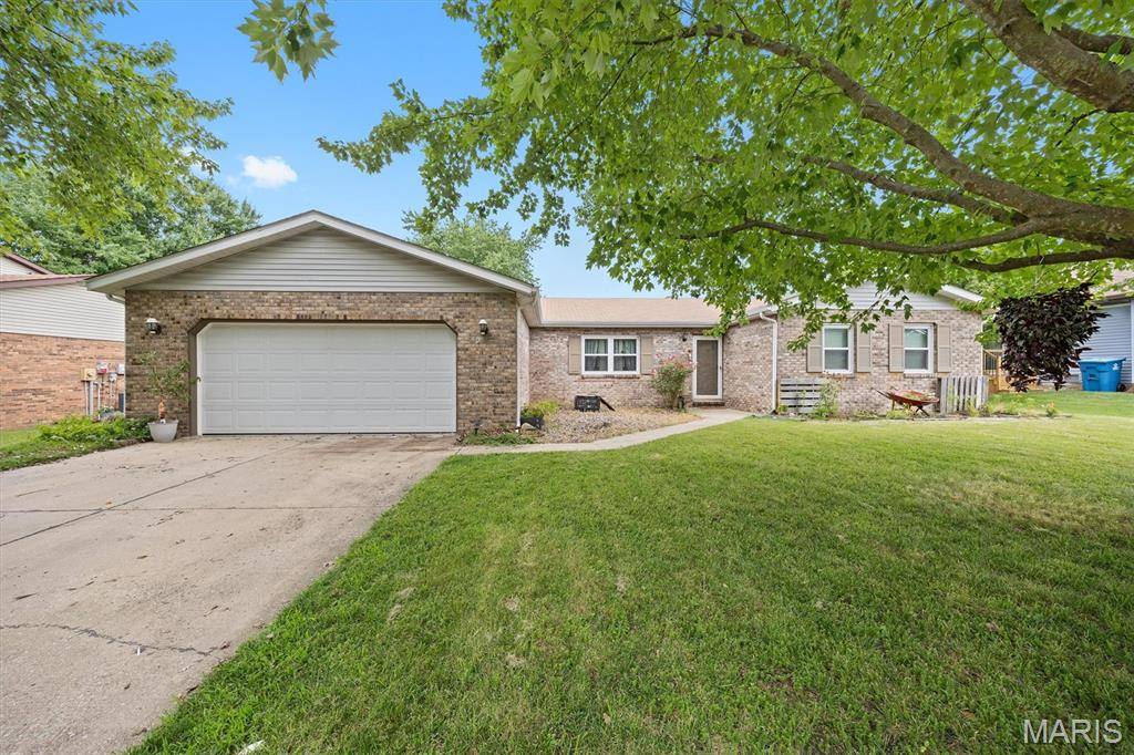 705 Leighigh DR, Swansea, IL 62226