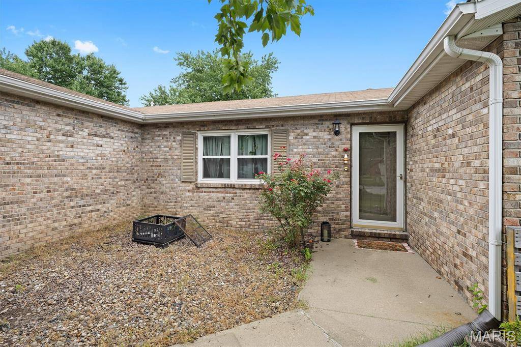 705 Leighigh DR, Swansea, IL 62226