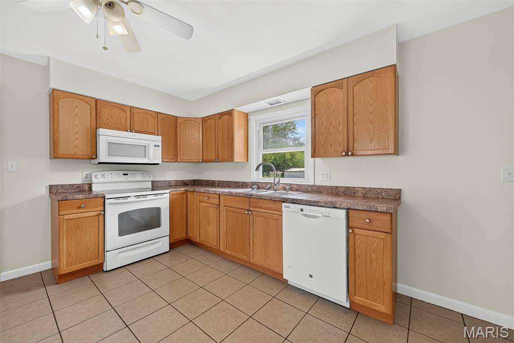 20 Westview DR, St Charles, MO 63303