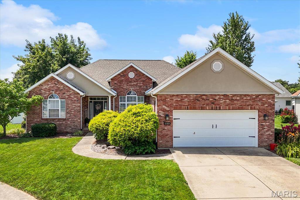 580 Manor LN, Millstadt, IL 62260